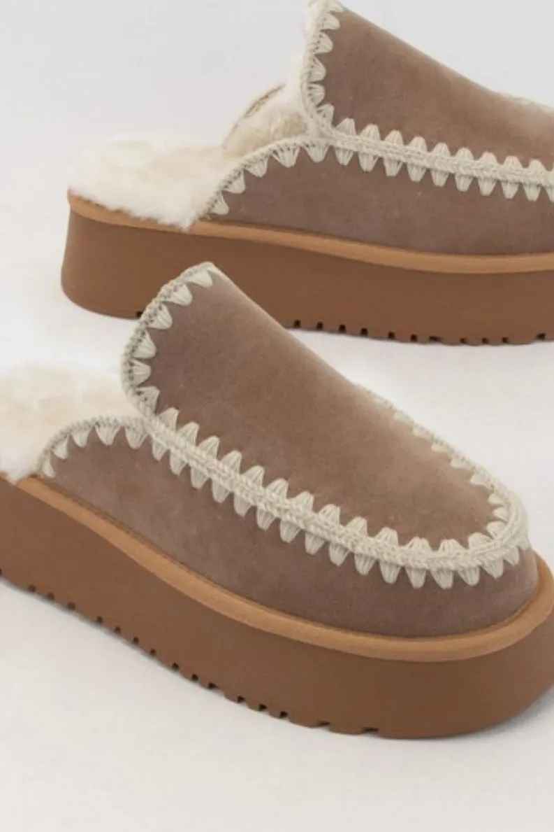 AMBER TAUPE SHEARLING MULES